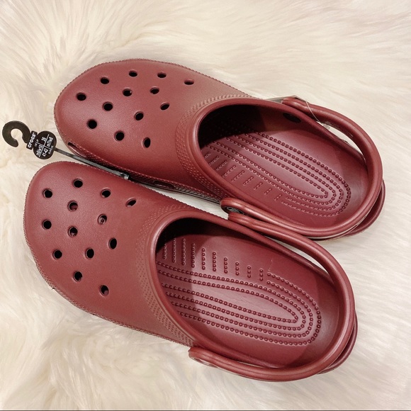 w10 crocs